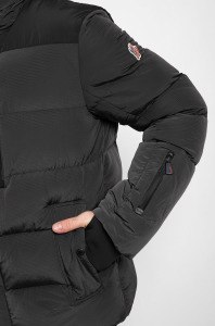 Moncler Пуховик